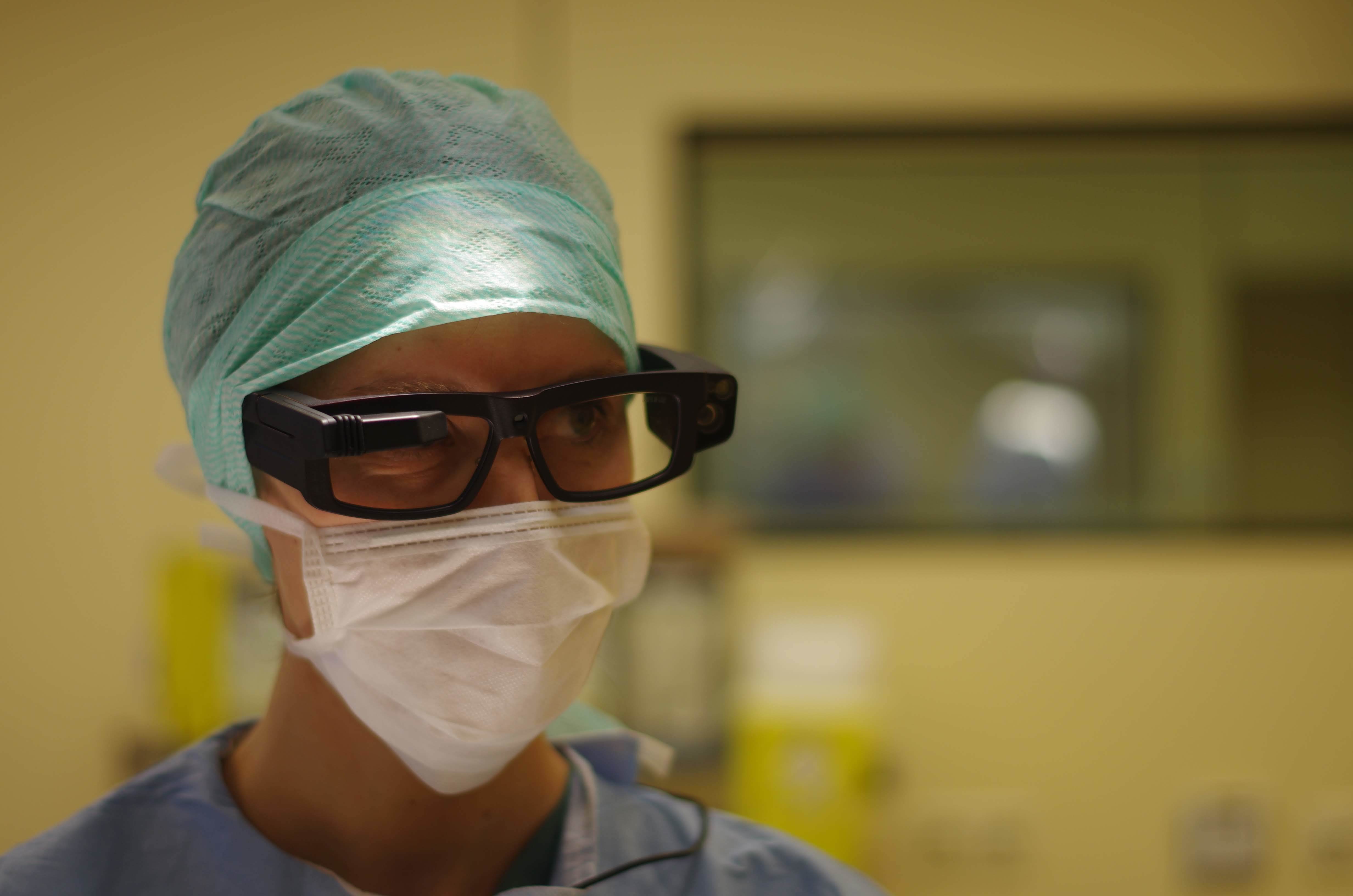 Surgeon using Iristick smart glasses